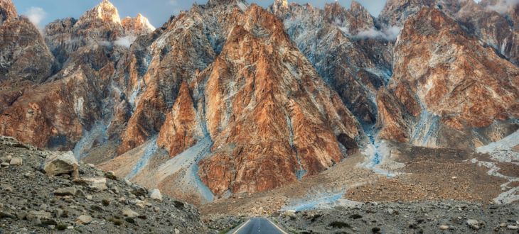 Passu Cones: Peaks in the Sky:
